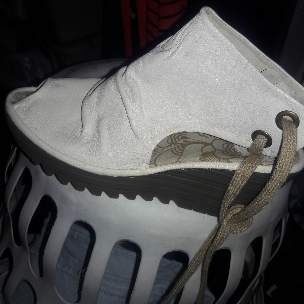Women's shoes